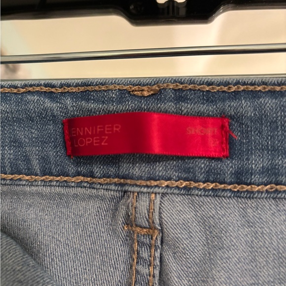Jennifer Lopez Woman’s Denim Shorts, size 12 - Picture 6 of 6